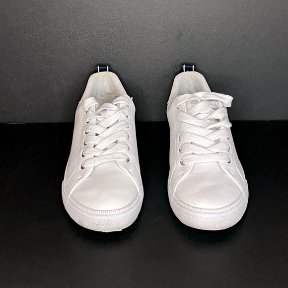 Tommy Hilfiger Low Rise Shoes - Picture 8 of 8